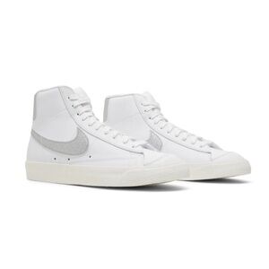 Nike Blazer Mid ’77 ESS in White & Metalic Silver